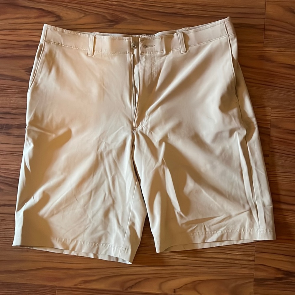 Ben Hogan Khaki Flat front shorts size 36